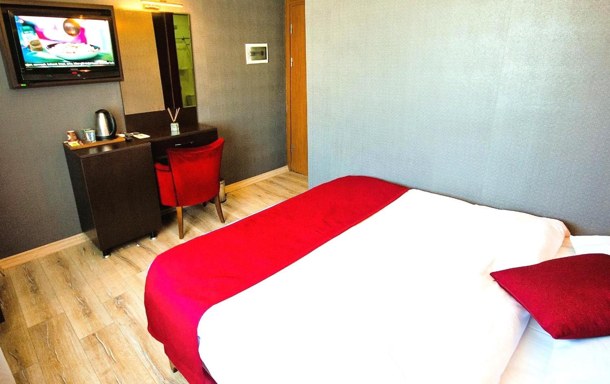 Atesde Dustu Salvara Hotel Istanbul Exterior photo
